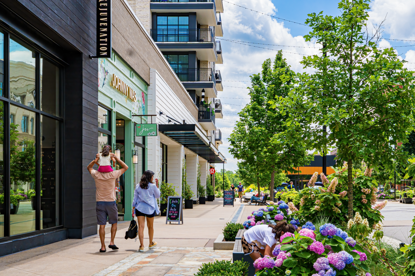Walkable shops and restaurants in Lone Tree City Center
